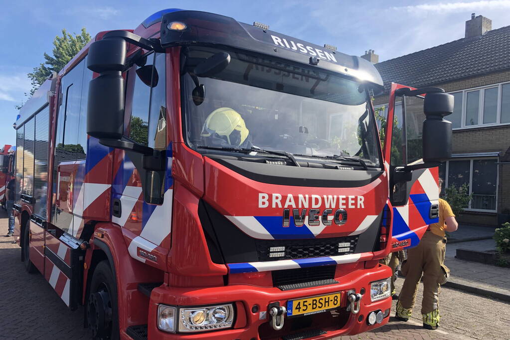 Brandweer doet onderzoek naar afgaan van rookmelder in woning