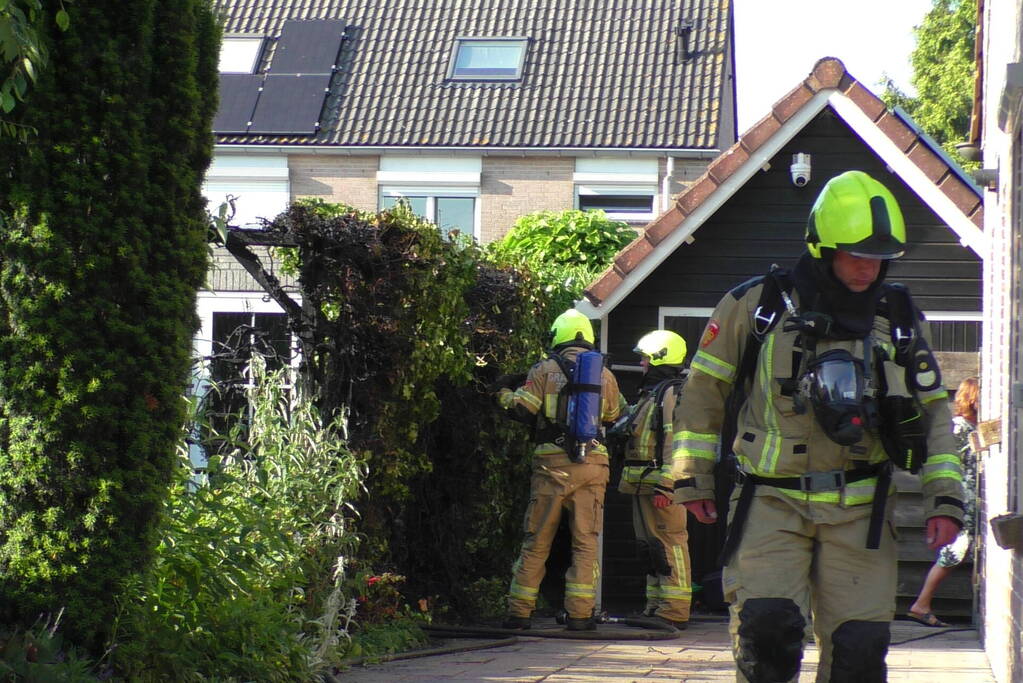 Brand in heg snel onder controle