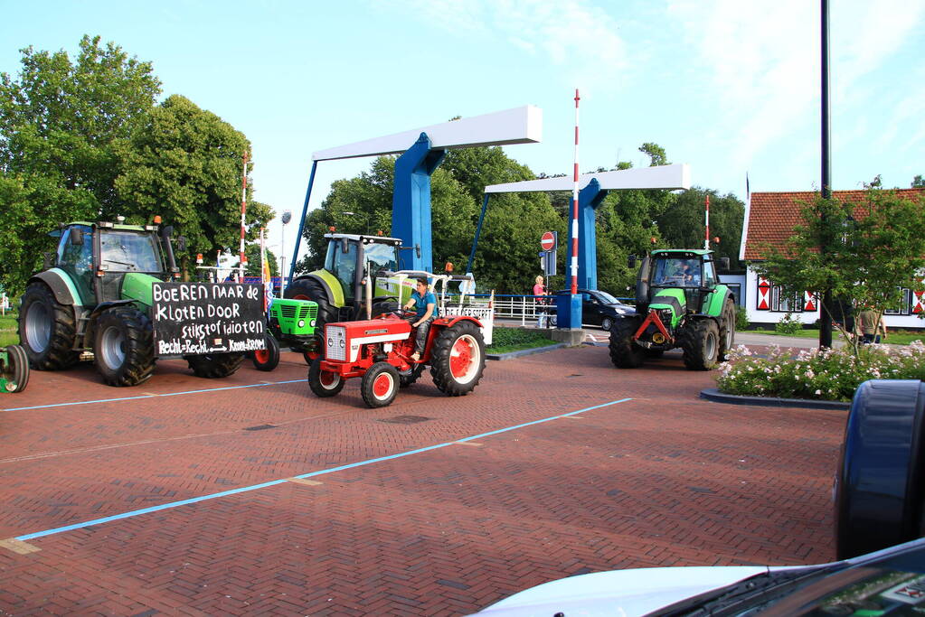 Boeren demonstreren voor stadhuis