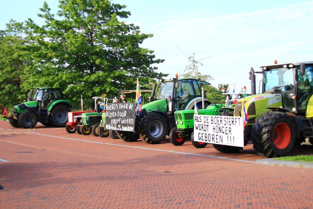 Boeren demonstreren voor stadhuis