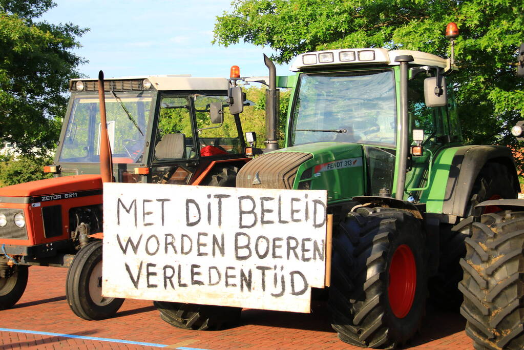Boeren demonstreren voor stadhuis