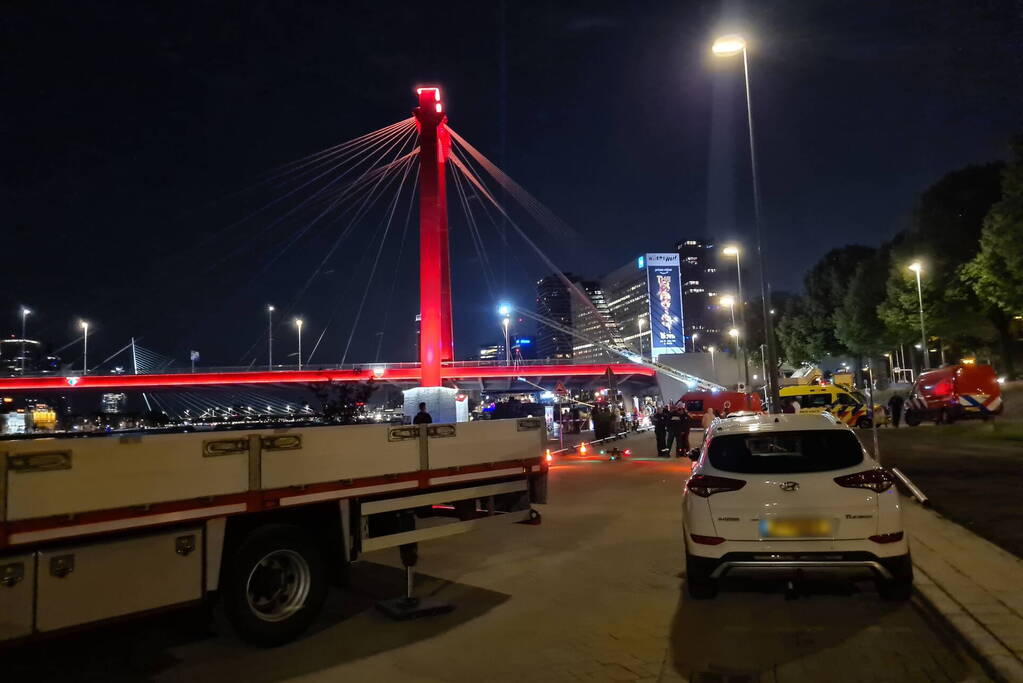 Scooter rijdt maas in, hulpdiensten opzoek naar slachtoffers