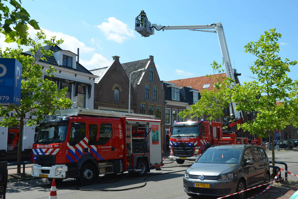 Veel rook bij brand in dak van Meubelcarrousel
