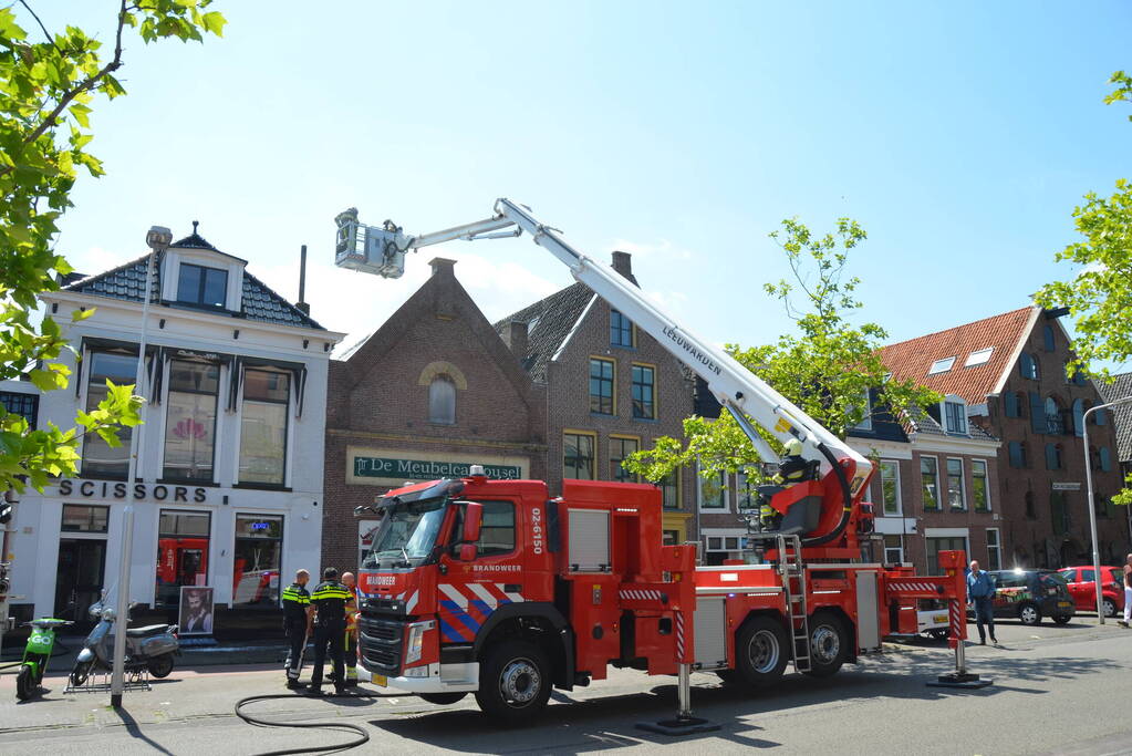 Veel rook bij brand in dak van Meubelcarrousel