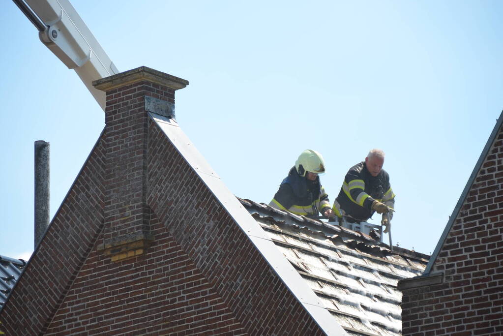 Veel rook bij brand in dak van Meubelcarrousel