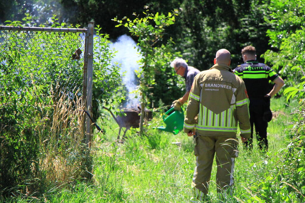 Veel rook bij verbranden van tuinafval