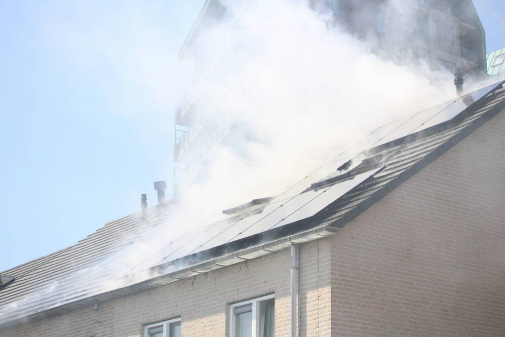 Veel rook bij brand in woning