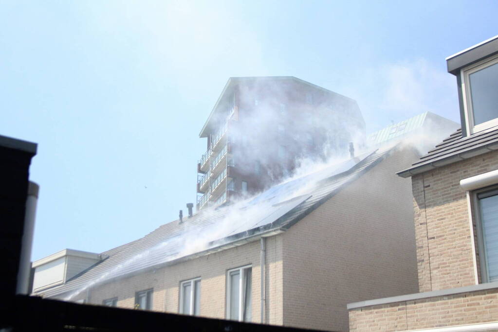 Veel rook bij brand in woning