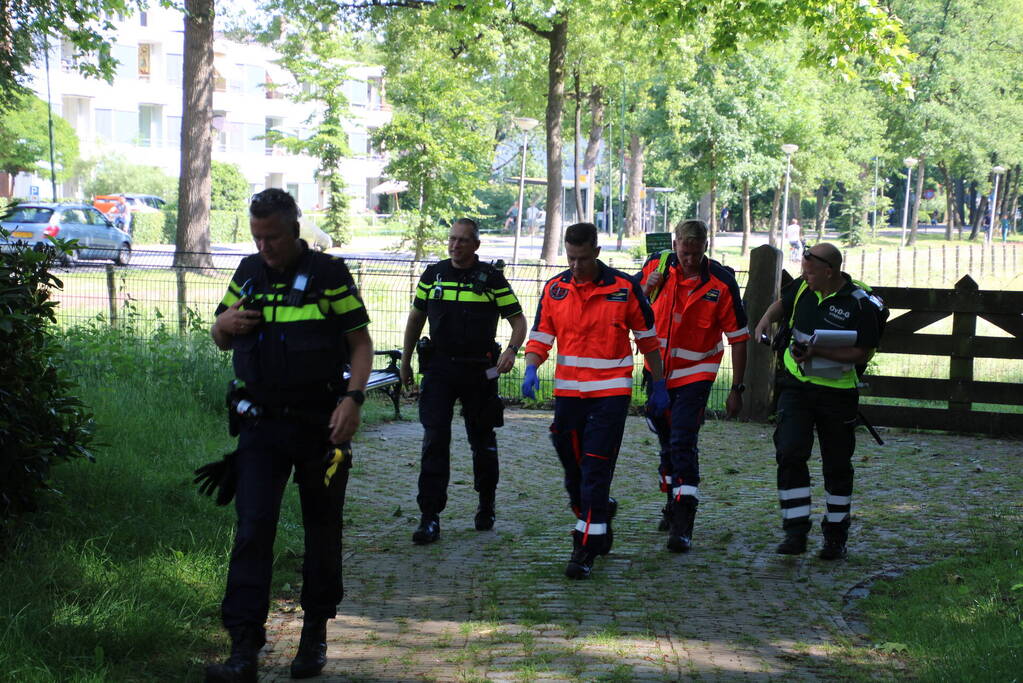 Persoon onder verdachte omstandigheden aangetroffen in bos