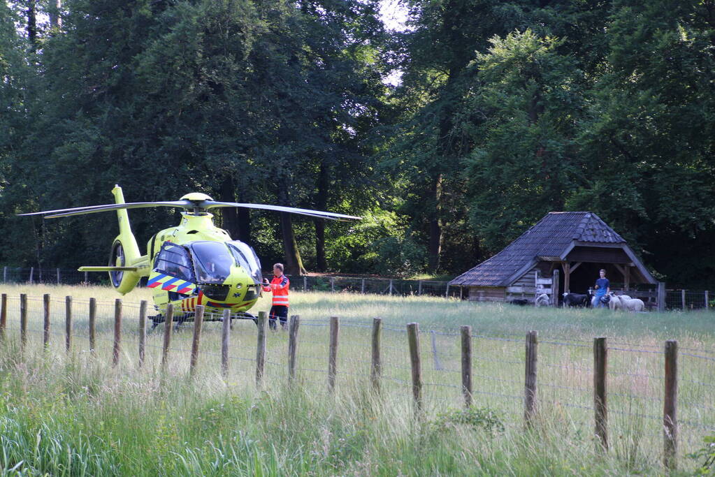 Persoon onder verdachte omstandigheden aangetroffen in bos
