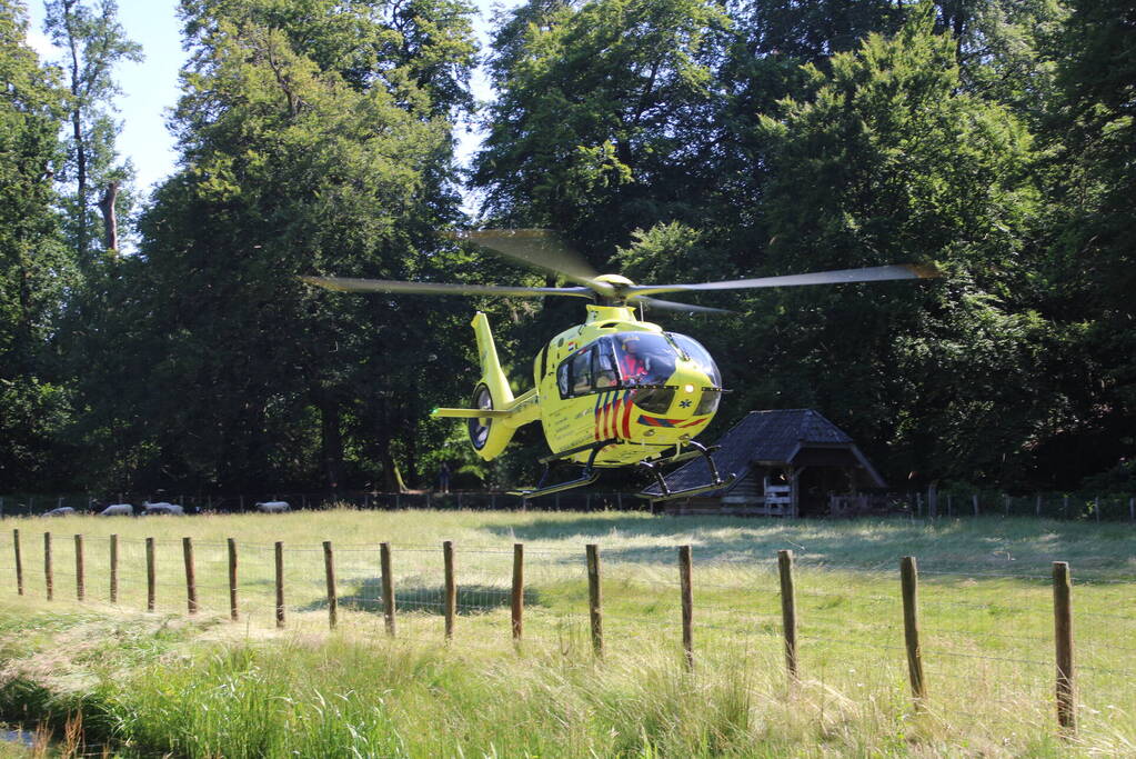 Persoon onder verdachte omstandigheden aangetroffen in bos