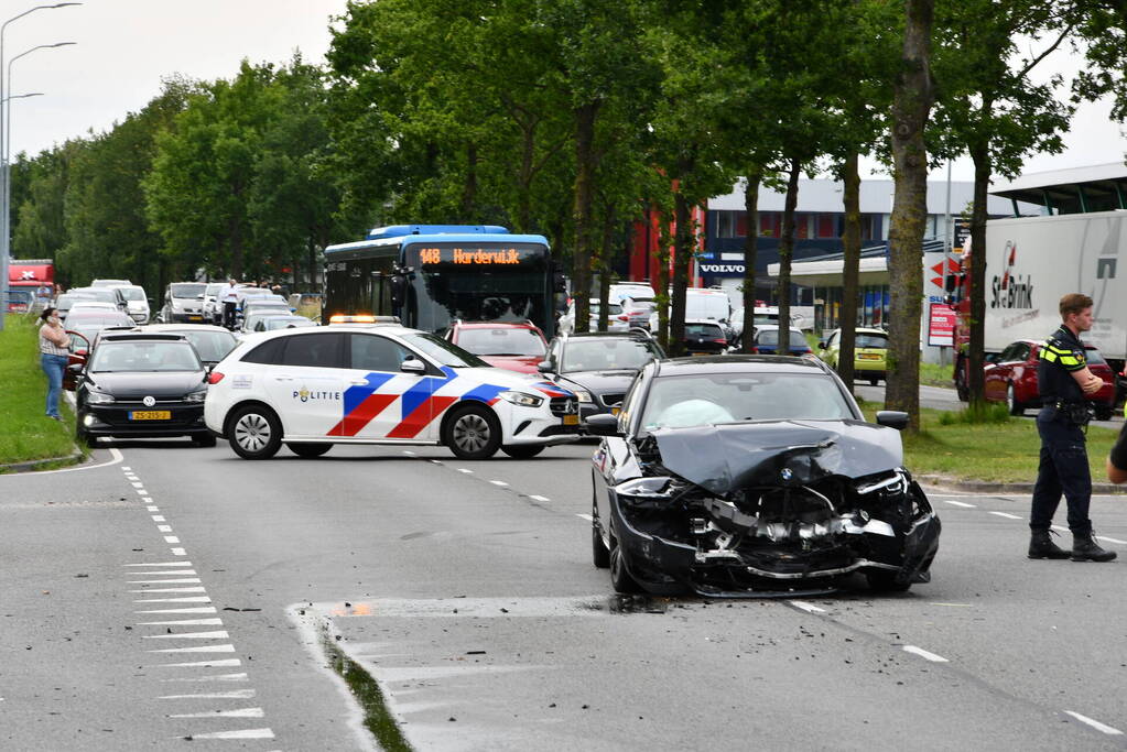 Flinke schade en lange file na ongeval