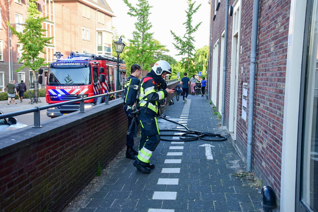 Brand in bloemenwinkel door onkruidverbranding