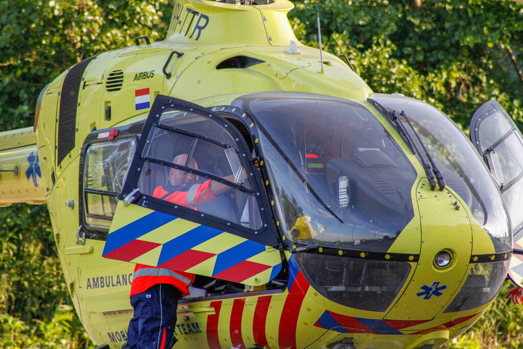 Traumahelikopter landt bij manege