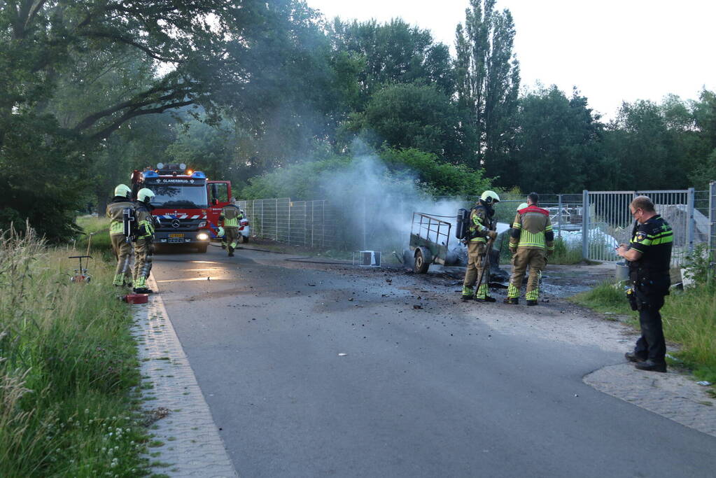 Aanhanger zwaar beschadigd vanwege brand