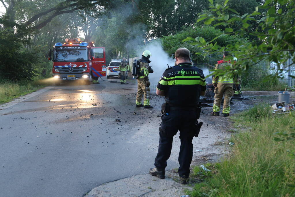 Aanhanger zwaar beschadigd vanwege brand