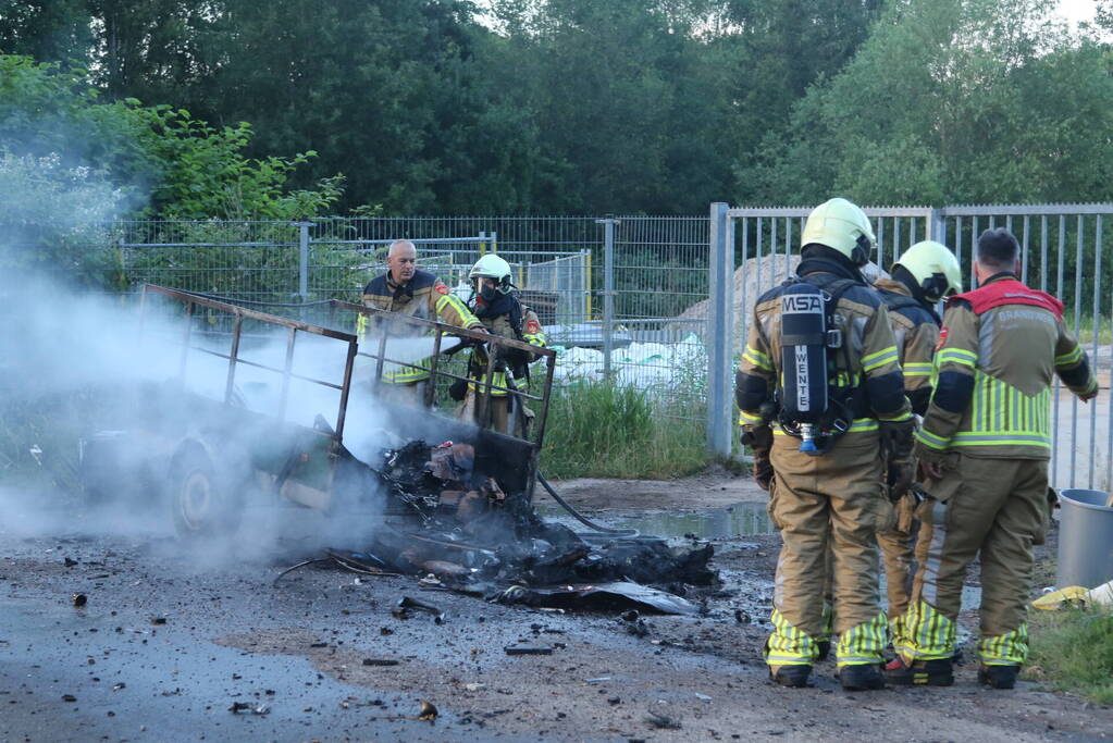 Aanhanger zwaar beschadigd vanwege brand