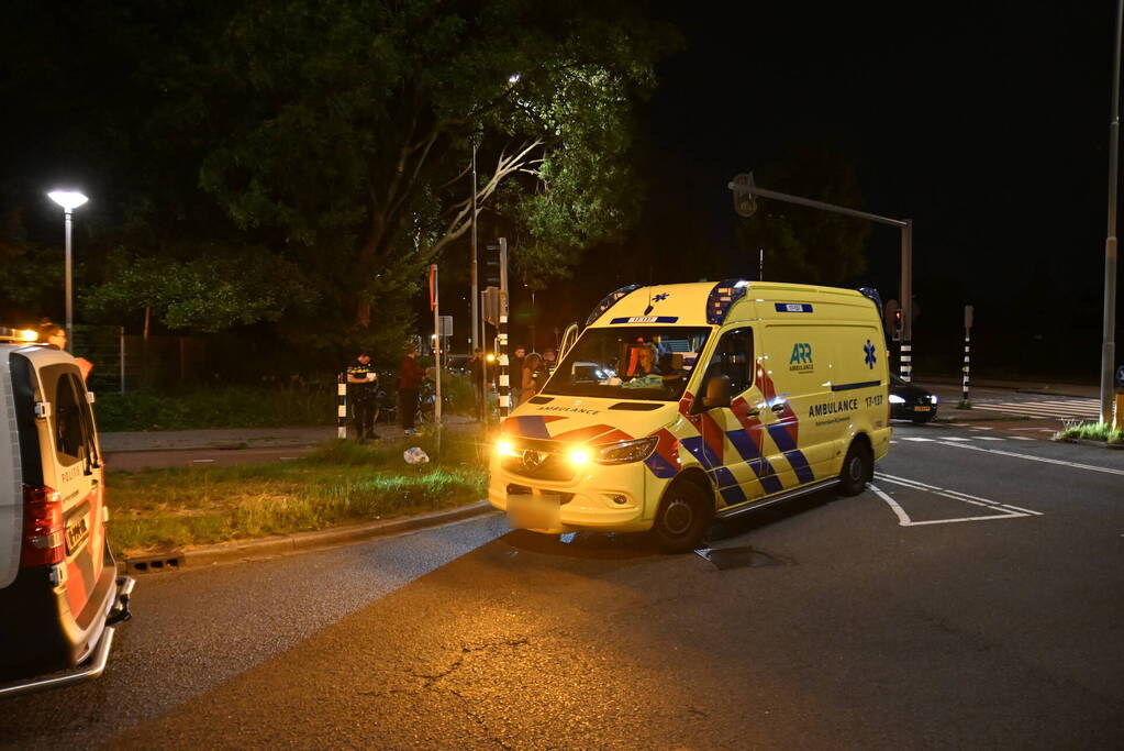 Fietsster gewond achtergelaten door automobilist