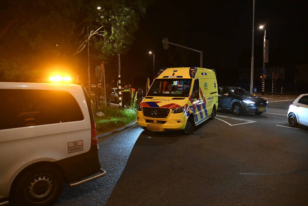 Fietsster gewond achtergelaten door automobilist