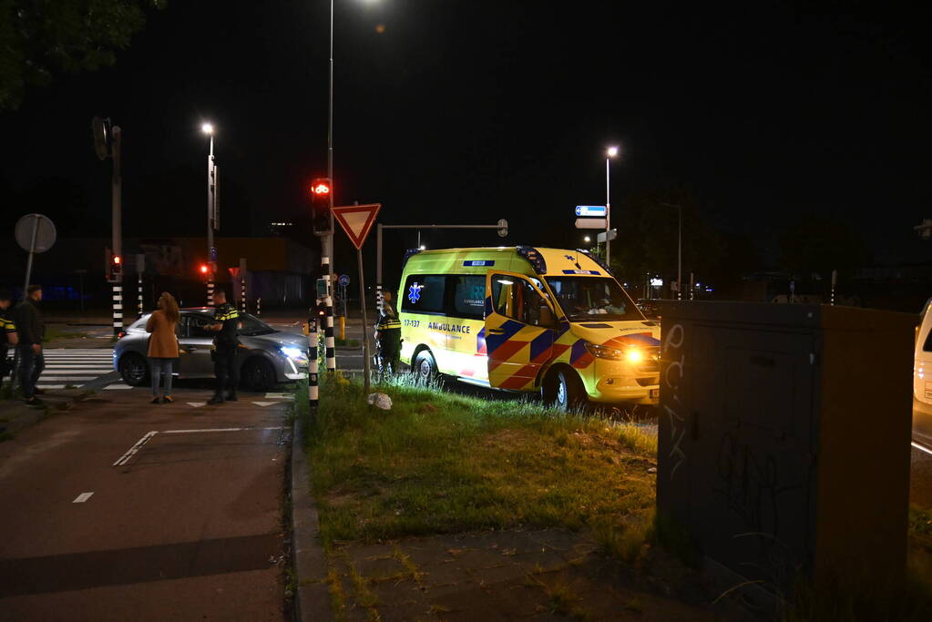 Fietsster gewond achtergelaten door automobilist