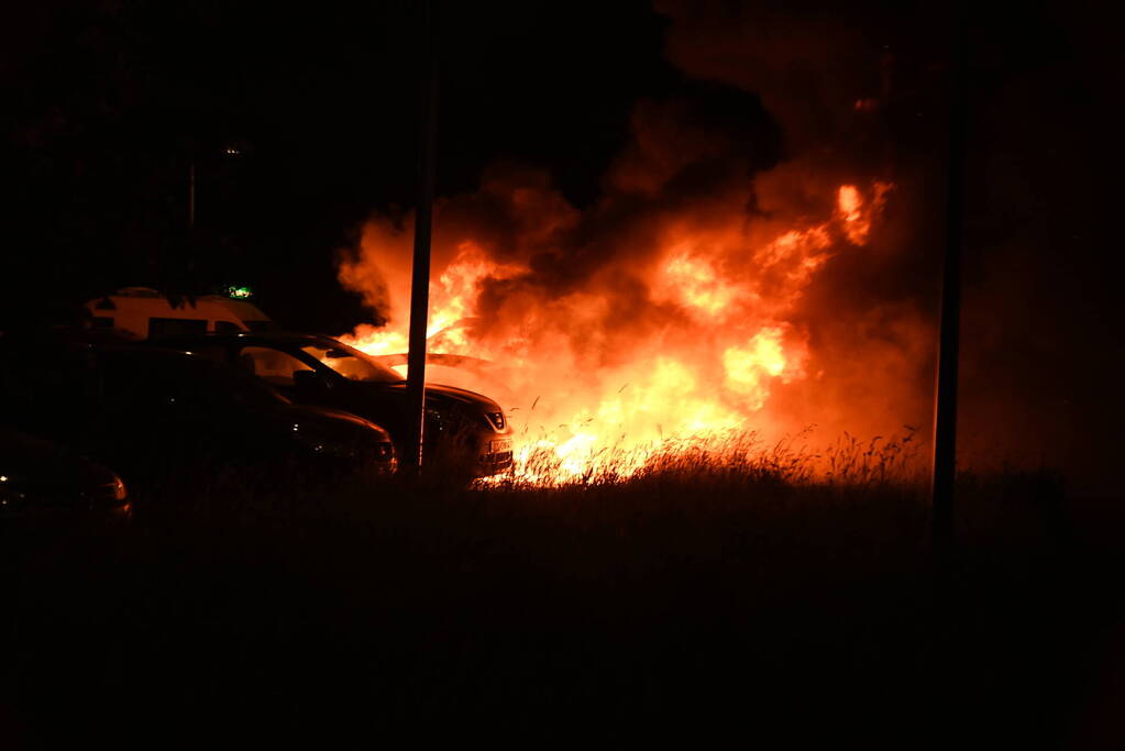 Auto's uitgebrand op parkeerplaats volkstuinvereniging
