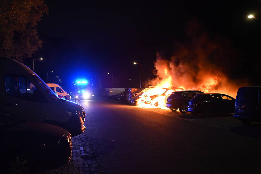 Auto's uitgebrand op parkeerplaats volkstuinvereniging