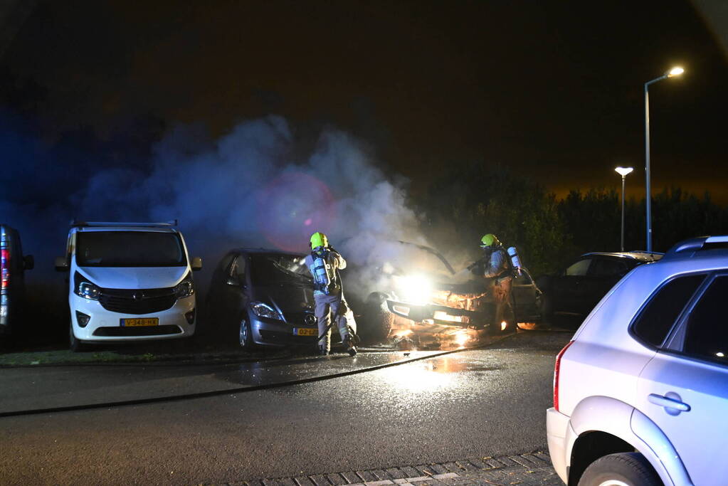 Auto's uitgebrand op parkeerplaats volkstuinvereniging