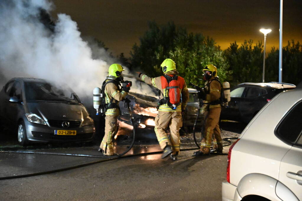 Auto's uitgebrand op parkeerplaats volkstuinvereniging