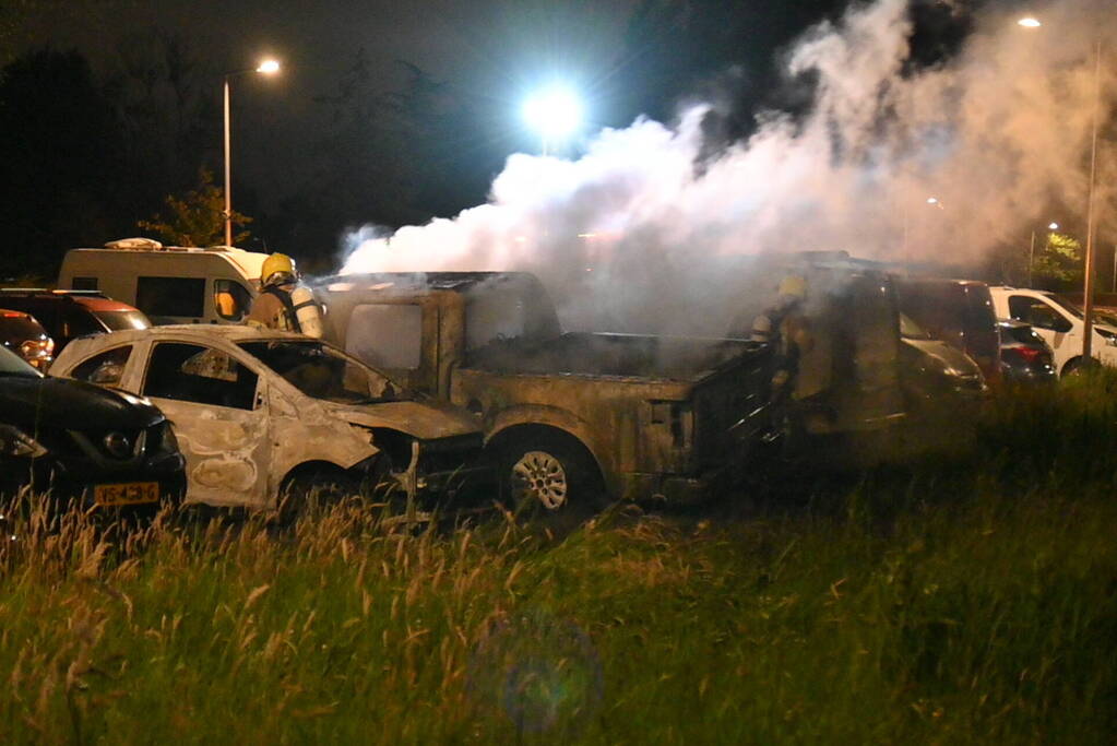 Auto's uitgebrand op parkeerplaats volkstuinvereniging