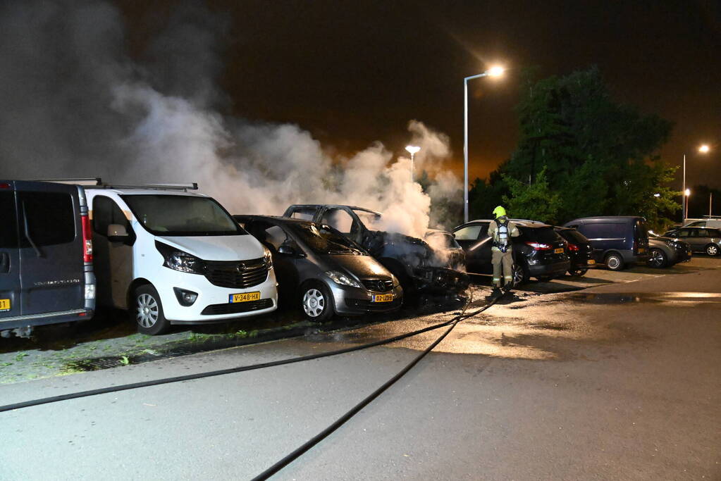 Auto's uitgebrand op parkeerplaats volkstuinvereniging