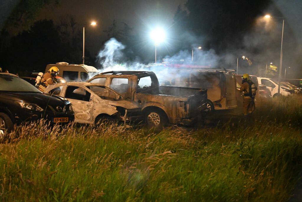Auto's uitgebrand op parkeerplaats volkstuinvereniging