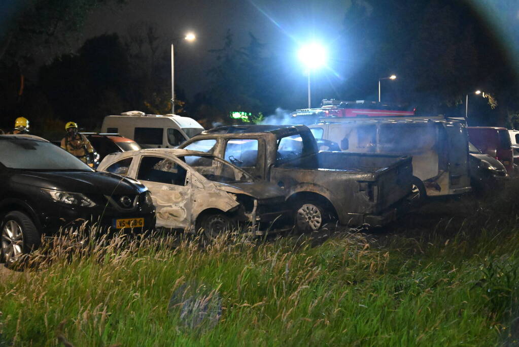 Auto's uitgebrand op parkeerplaats volkstuinvereniging