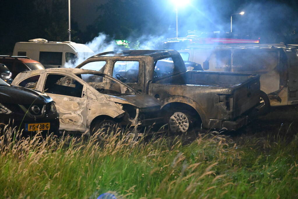 Auto's uitgebrand op parkeerplaats volkstuinvereniging