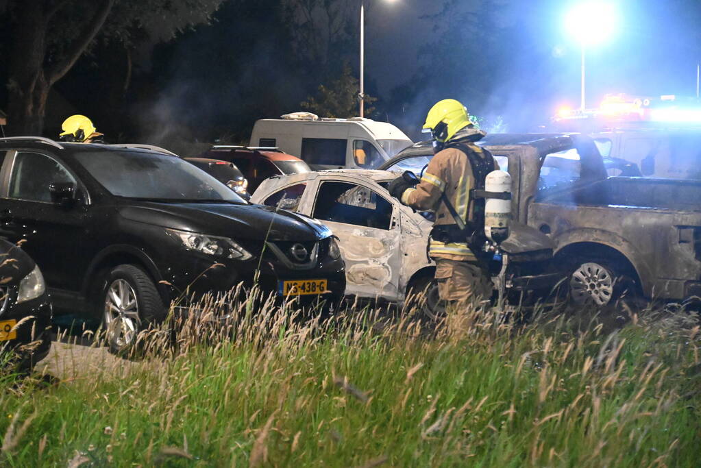 Auto's uitgebrand op parkeerplaats volkstuinvereniging