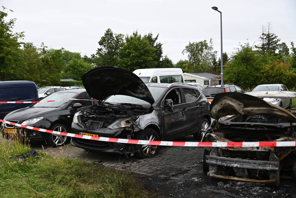 Auto's uitgebrand op parkeerplaats volkstuinvereniging