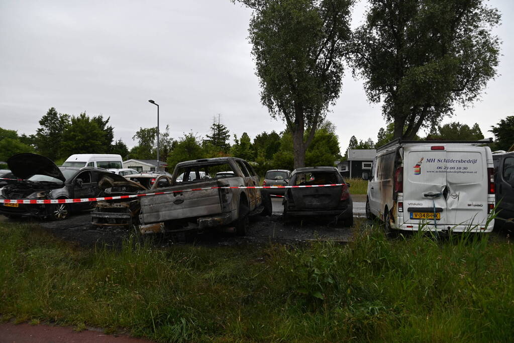 Auto's uitgebrand op parkeerplaats volkstuinvereniging