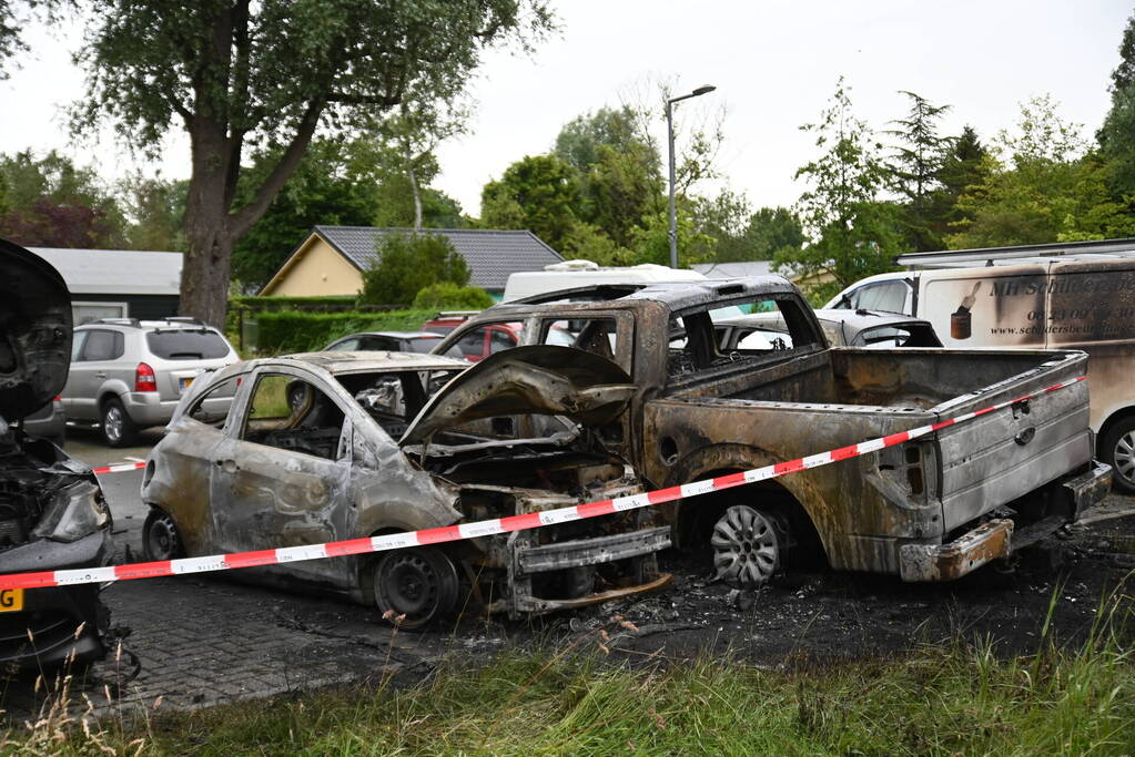 Auto's uitgebrand op parkeerplaats volkstuinvereniging