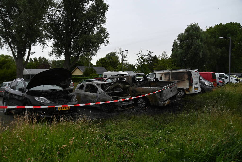 Auto's uitgebrand op parkeerplaats volkstuinvereniging