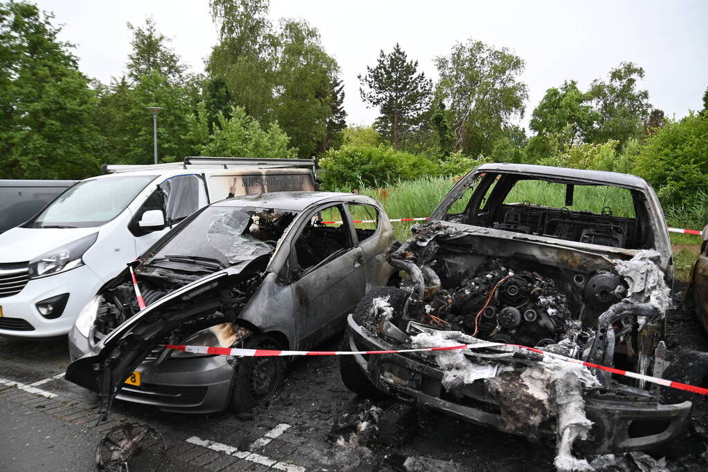 Auto's uitgebrand op parkeerplaats volkstuinvereniging