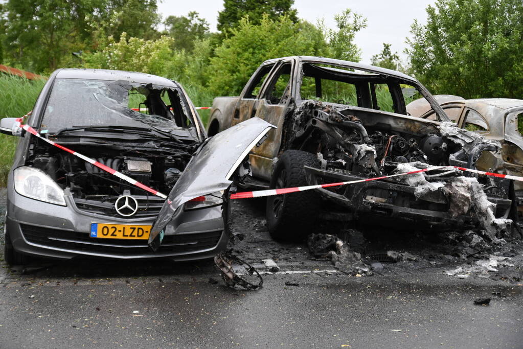 Auto's uitgebrand op parkeerplaats volkstuinvereniging