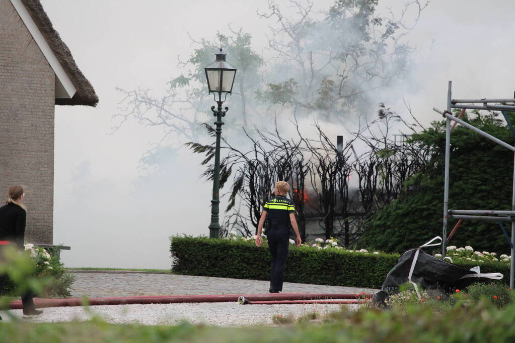 Forse rookontwikkeling bij uitslaande brand op boerderij