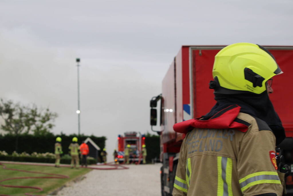 Forse rookontwikkeling bij uitslaande brand op boerderij