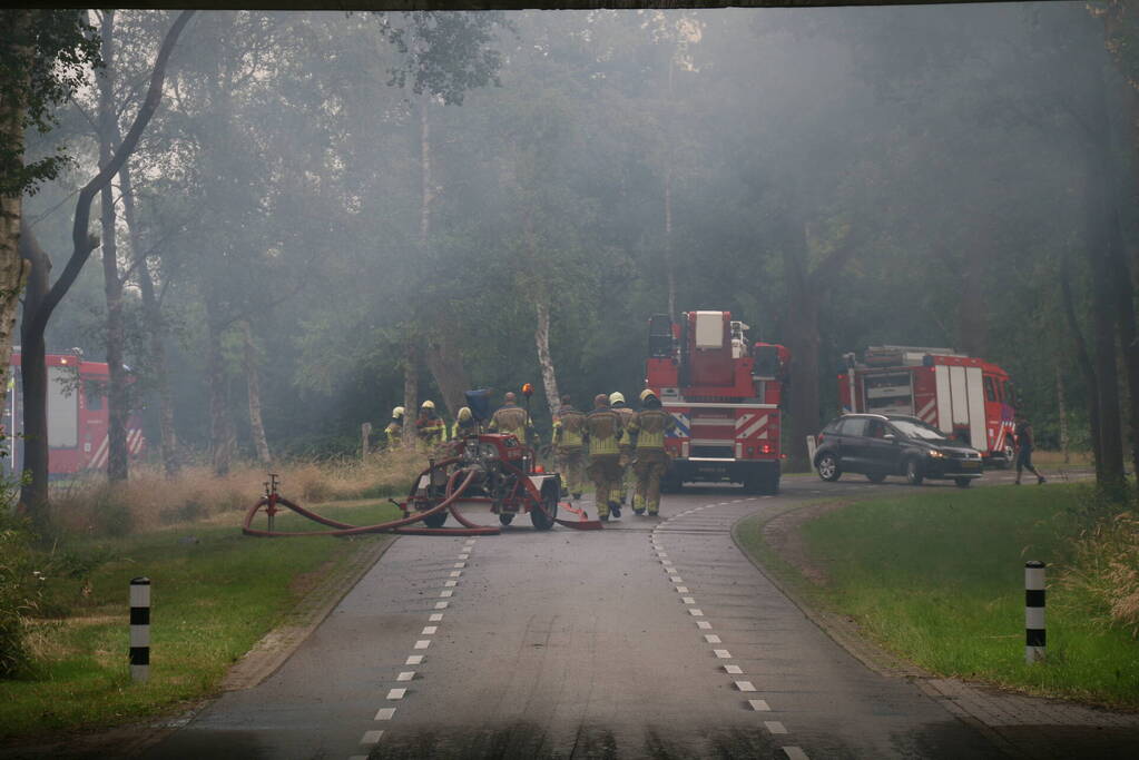 Schuur met pluimvee verwoest vanwege brand