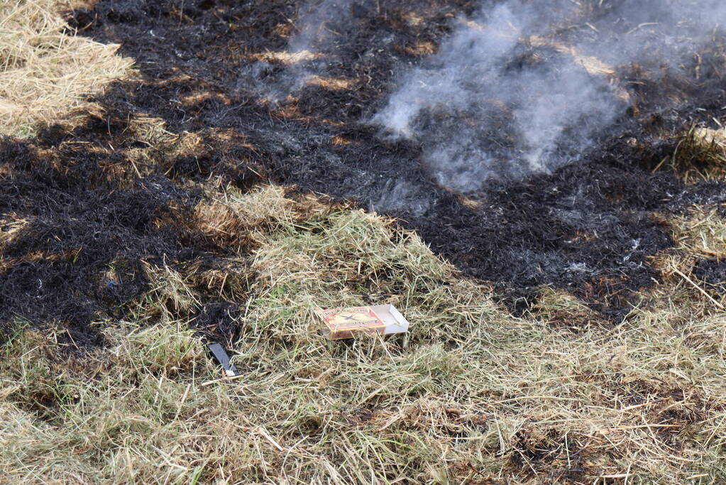 Stuk dijk in brand gestoken