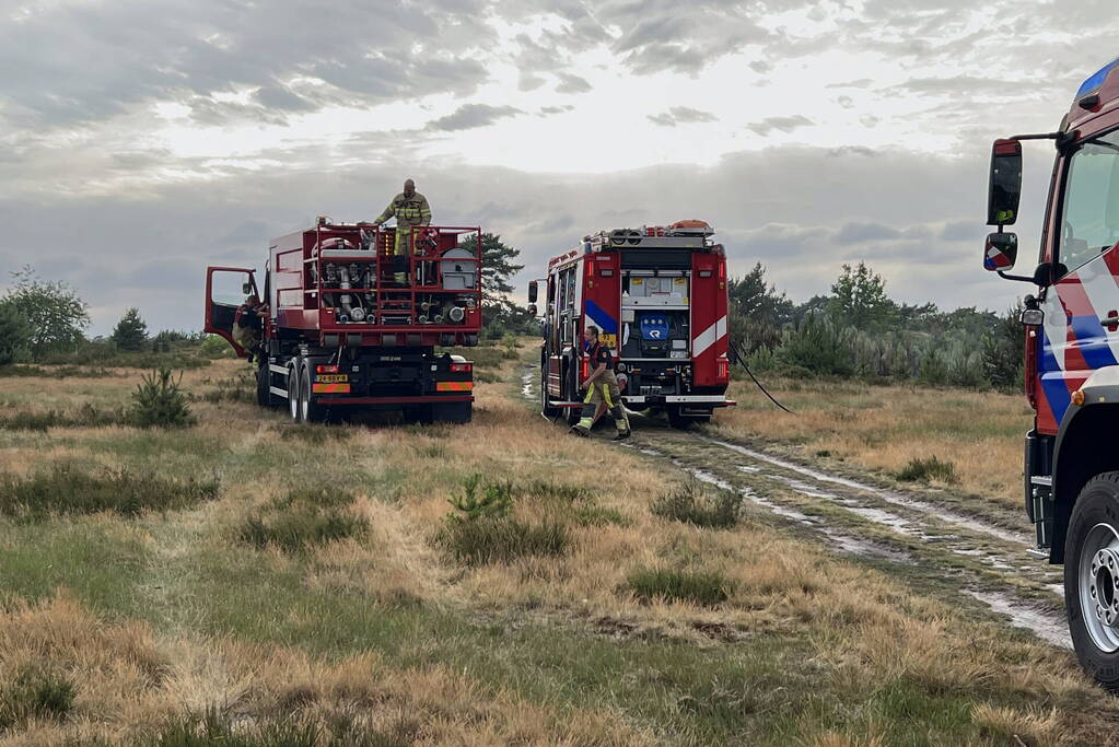 Brandweer blust brand op Brunssummerheide