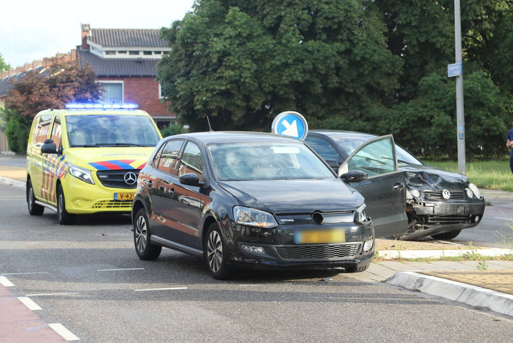 Veel schade bij ongeval op kruising