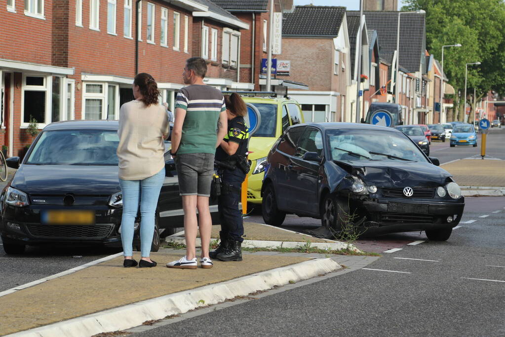 Veel schade bij ongeval op kruising