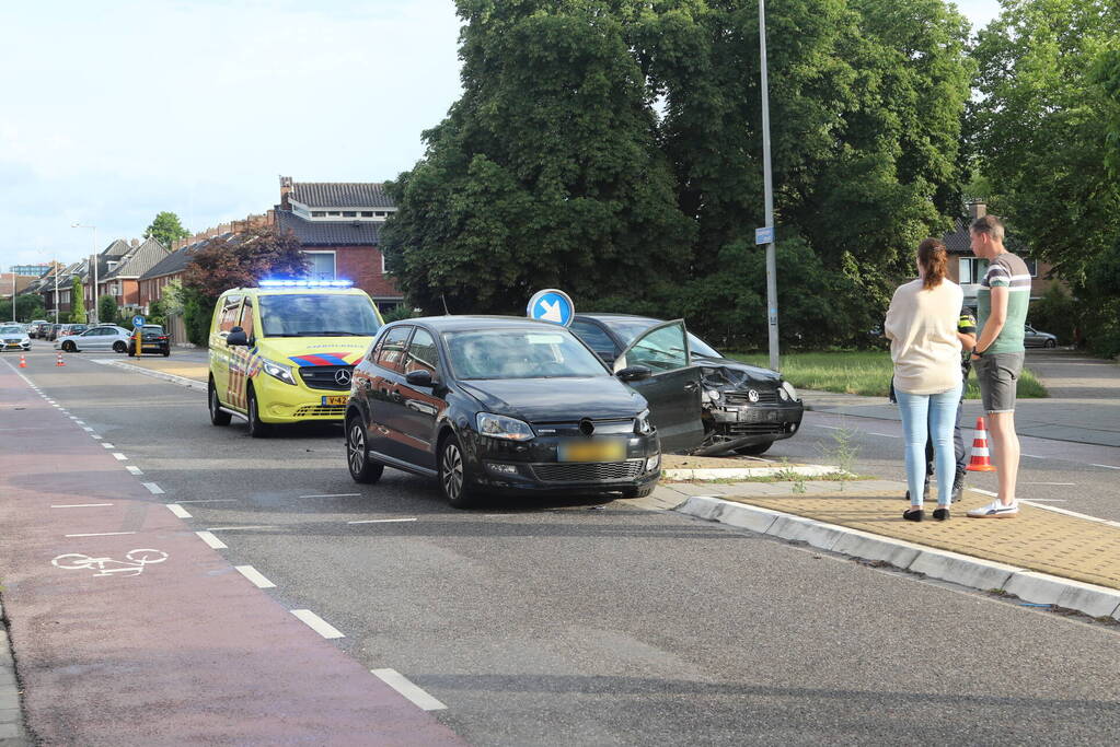 Veel schade bij ongeval op kruising