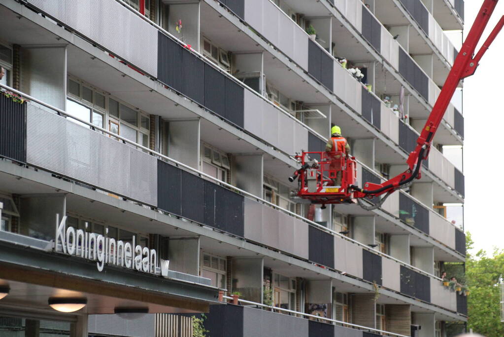 Hevige brand in portiekwoning