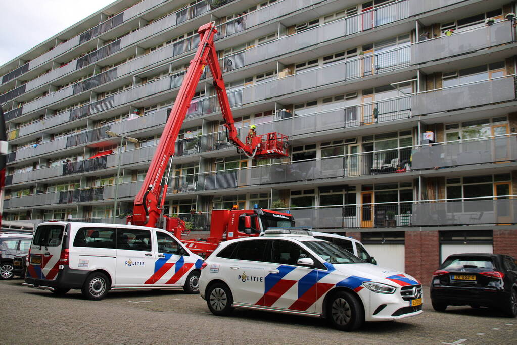 Hevige brand in portiekwoning